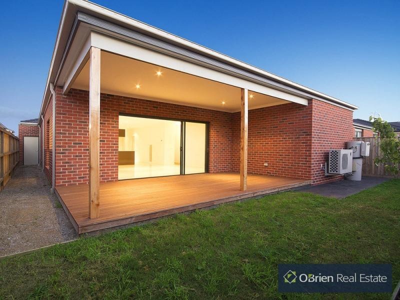 81 John Russell Road, Cranbourne West VIC 3977