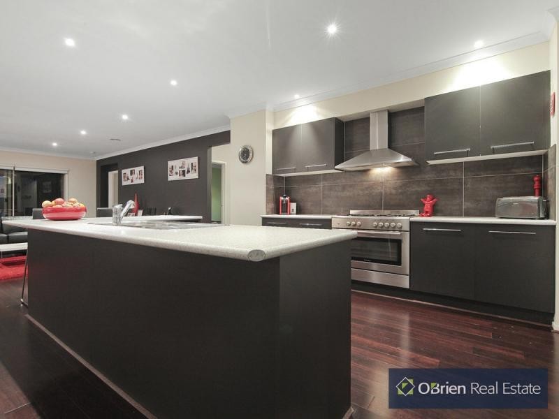 1 Lakewood Place, Berwick VIC 3806