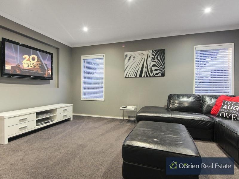 1 Lakewood Place, Berwick VIC 3806