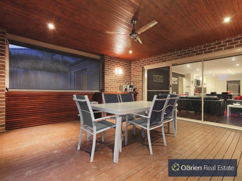 1 Lakewood Place, Berwick VIC 3806