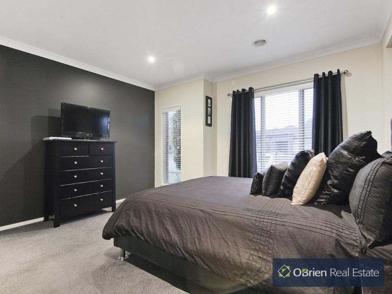 1 Lakewood Place, Berwick VIC 3806