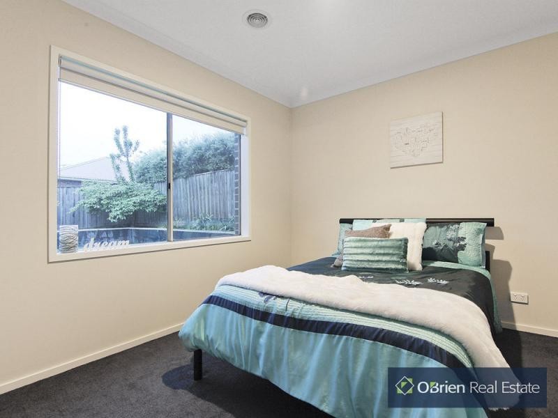 1 Lakewood Place, Berwick VIC 3806