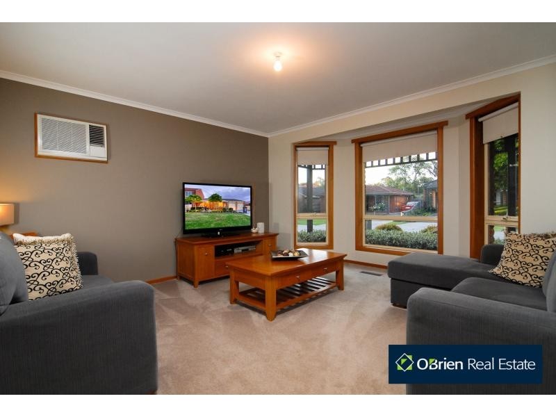 11 Sunnyside Drive, Berwick VIC 3806