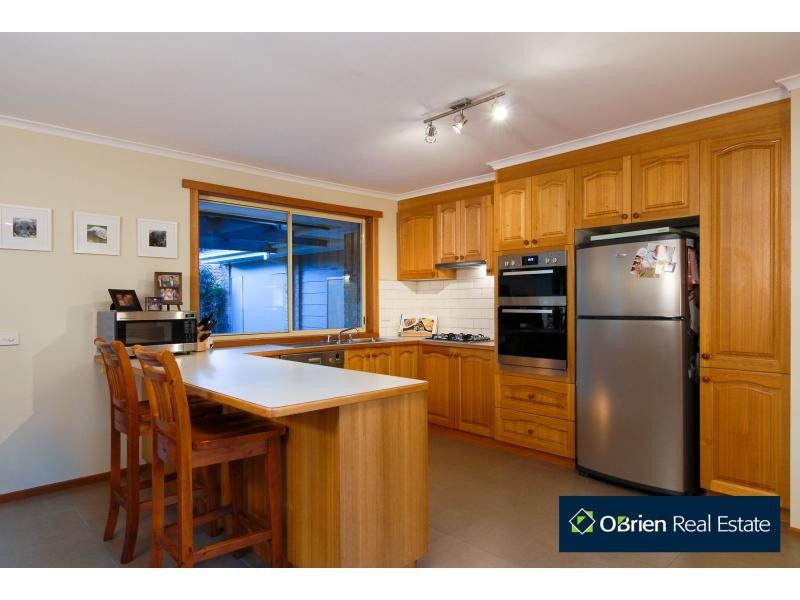 11 Sunnyside Drive, Berwick VIC 3806