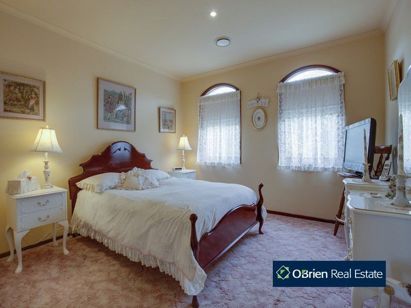 8 Tarrangower Place, Berwick VIC 3806