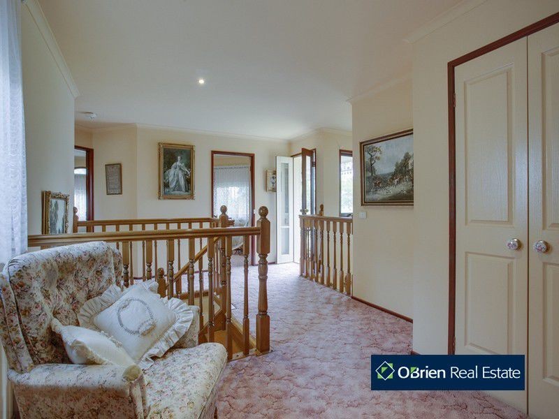 8 Tarrangower Place, Berwick VIC 3806