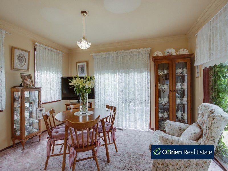 8 Tarrangower Place, Berwick VIC 3806