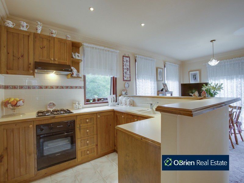 8 Tarrangower Place, Berwick VIC 3806