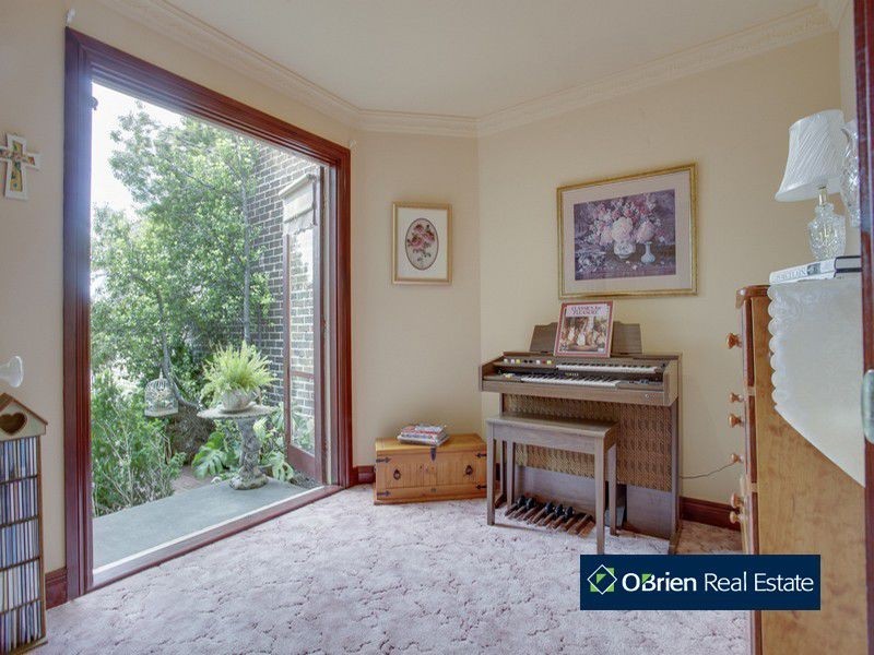 8 Tarrangower Place, Berwick VIC 3806