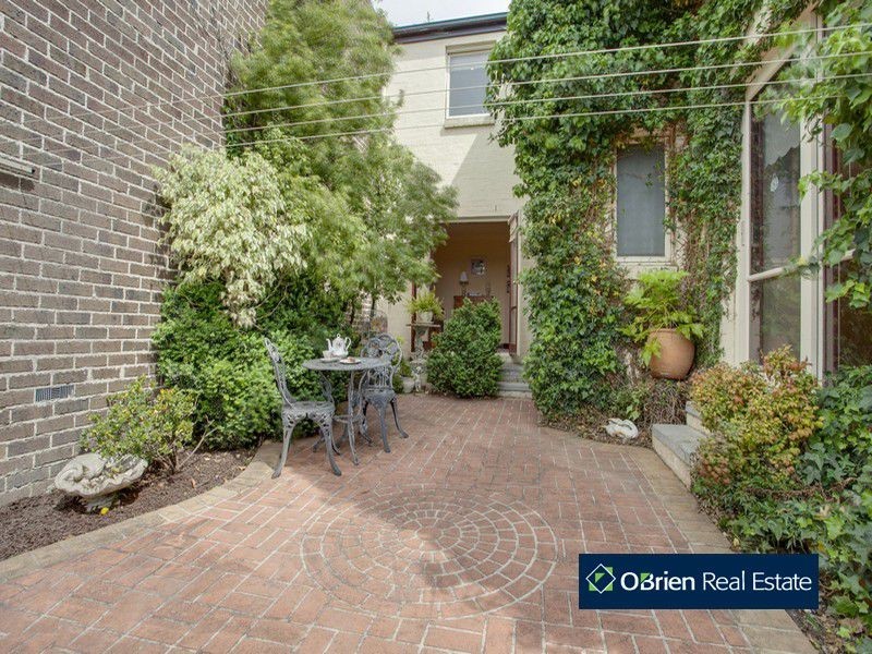 8 Tarrangower Place, Berwick VIC 3806