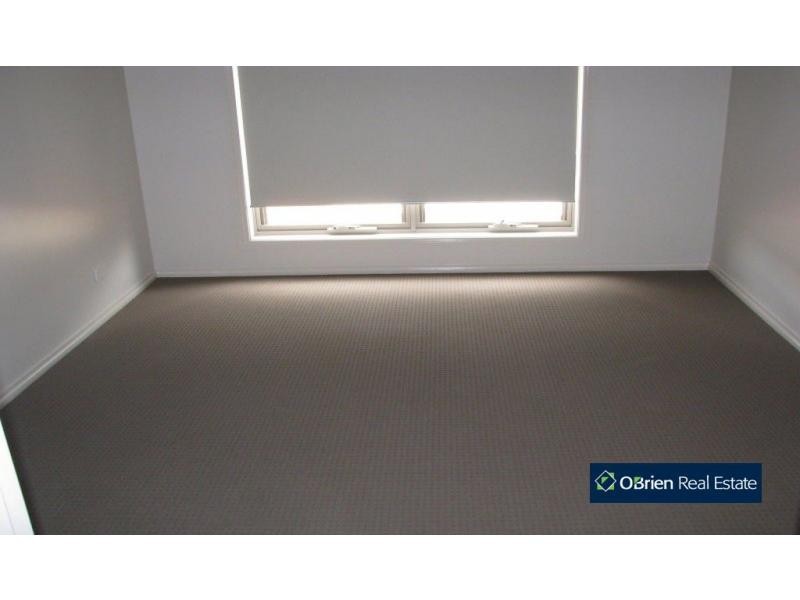 33 Edmund Street, Pakenham VIC 3810