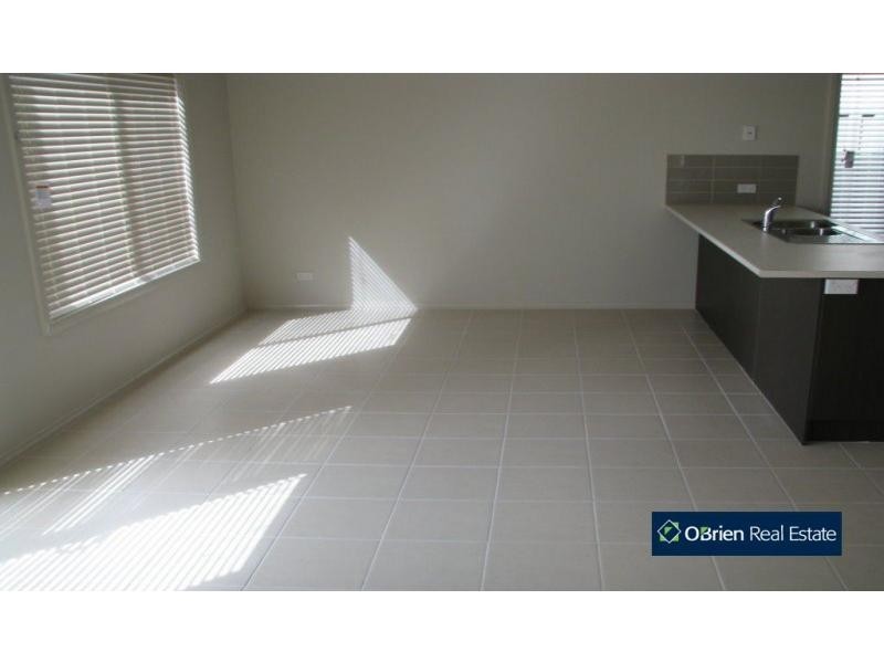 33 Edmund Street, Pakenham VIC 3810