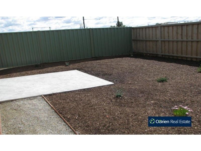 33 Edmund Street, Pakenham VIC 3810