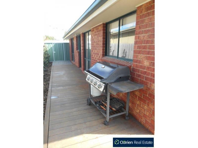2 Sharpe Street, Cranbourne VIC 3977