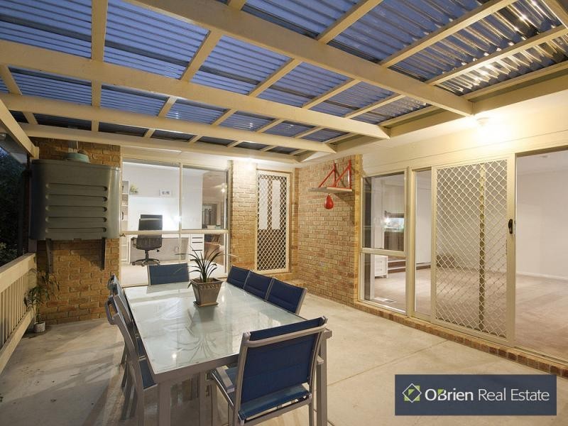 16 Breyleigh Drive, Pakenham VIC 3810