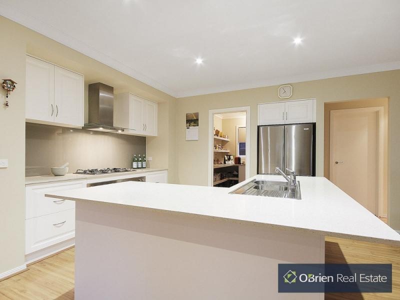 6 Wesson Way, Cranbourne East VIC 3977