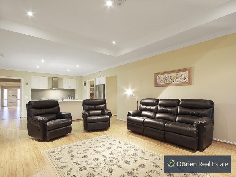 6 Wesson Way, Cranbourne East VIC 3977