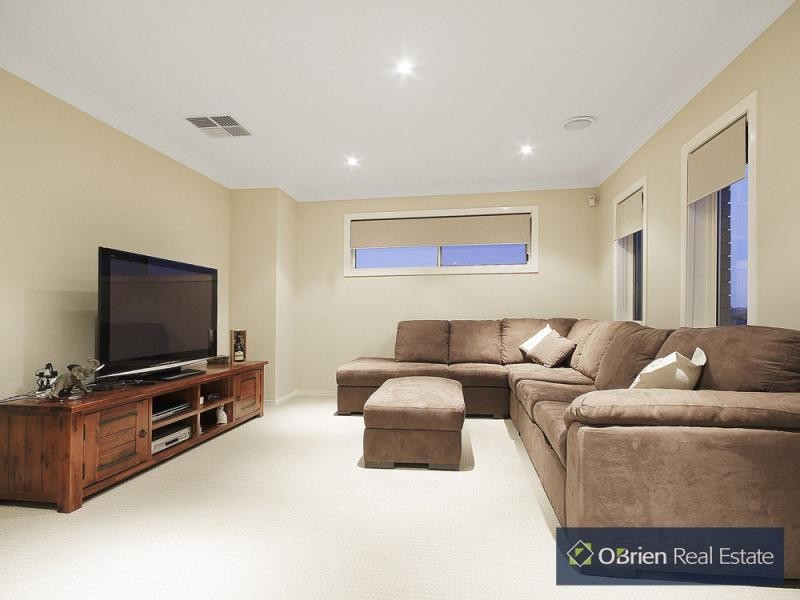 6 Wesson Way, Cranbourne East VIC 3977