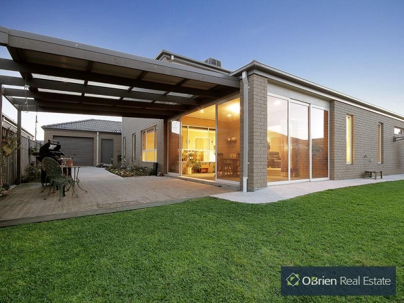 6 Wesson Way, Cranbourne East VIC 3977