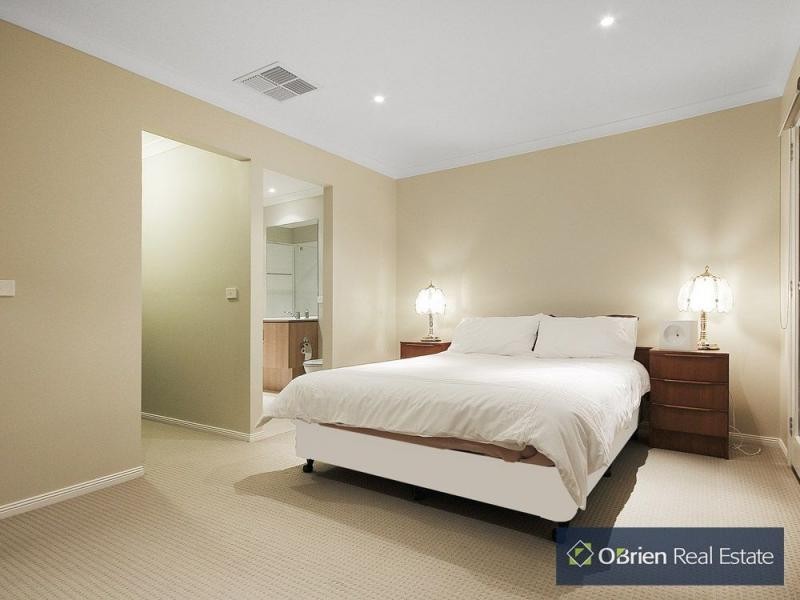 6 Wesson Way, Cranbourne East VIC 3977