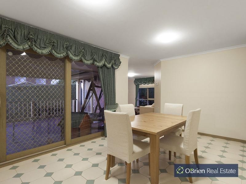 4 Jancol Court, Berwick VIC 3806