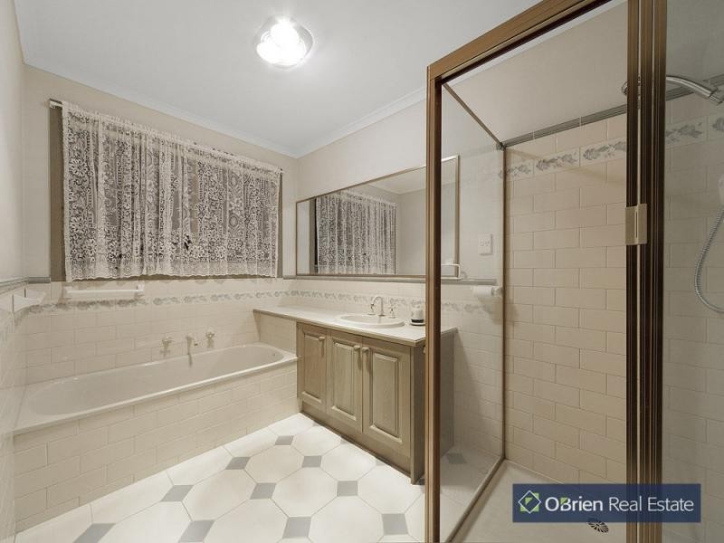 4 Jancol Court, Berwick VIC 3806