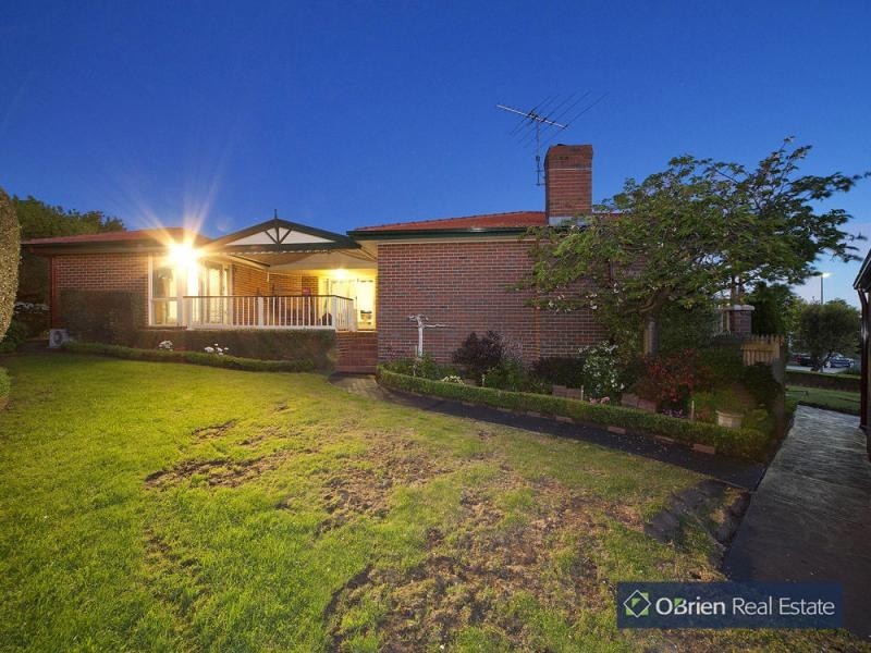 4 Jancol Court, Berwick VIC 3806