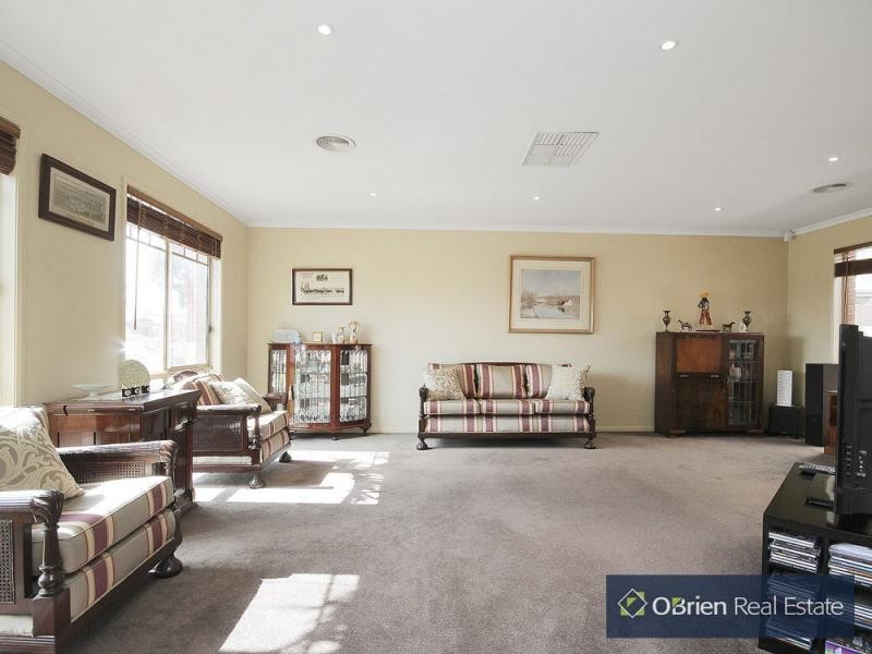 2 Willowbank Pocket, Pakenham VIC 3810