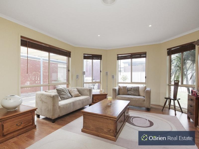 2 Willowbank Pocket, Pakenham VIC 3810