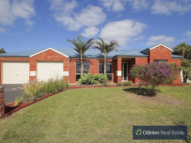 2 Willowbank Pocket, Pakenham VIC 3810