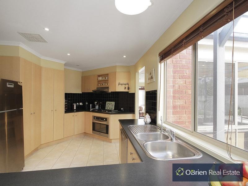 2 Willowbank Pocket, Pakenham VIC 3810