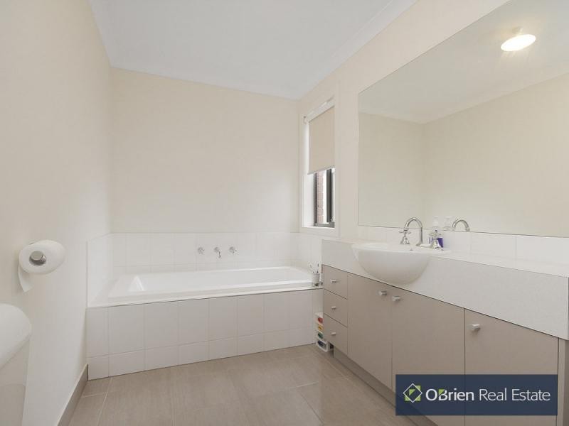 44 Victory Drive, Pakenham VIC 3810