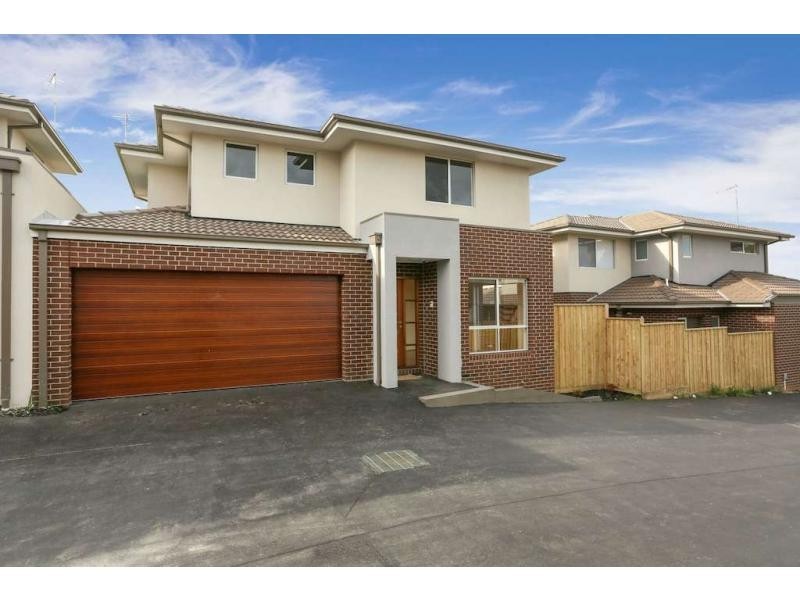 2/6-8 Innes Court, Berwick VIC 3806