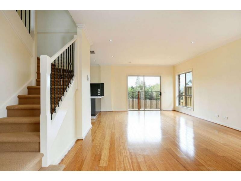 2/6-8 Innes Court, Berwick VIC 3806