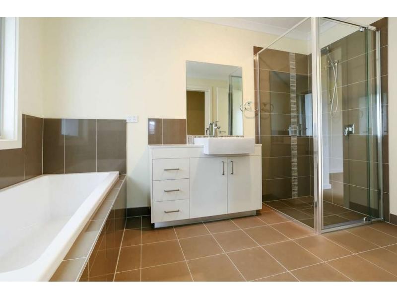 2/6-8 Innes Court, Berwick VIC 3806