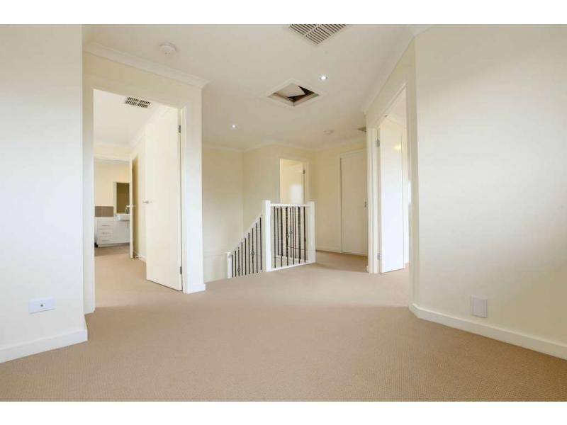 2/6-8 Innes Court, Berwick VIC 3806