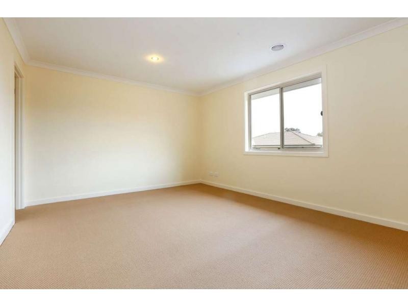 2/6-8 Innes Court, Berwick VIC 3806