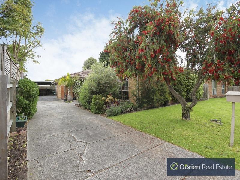 10 Elandra Way, Cranbourne West VIC 3977