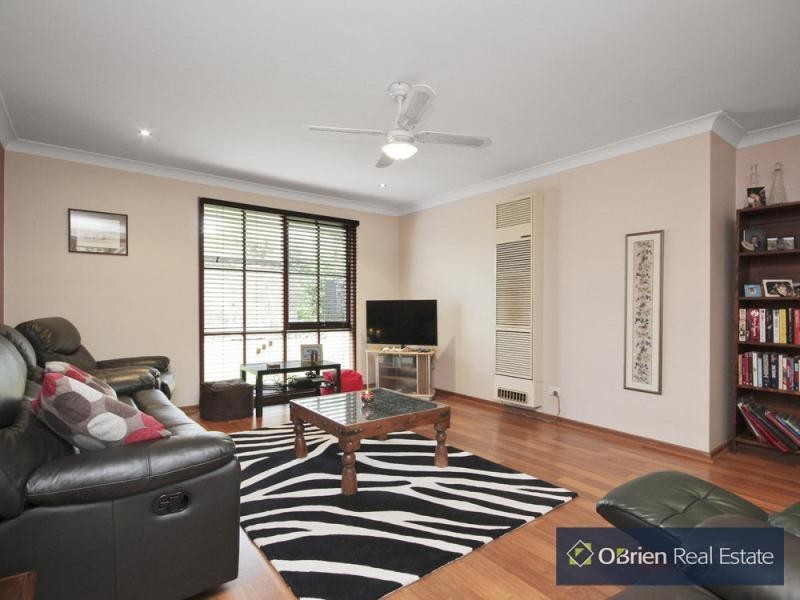 10 Elandra Way, Cranbourne West VIC 3977