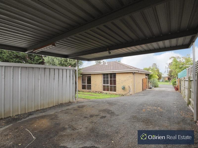 10 Elandra Way, Cranbourne West VIC 3977