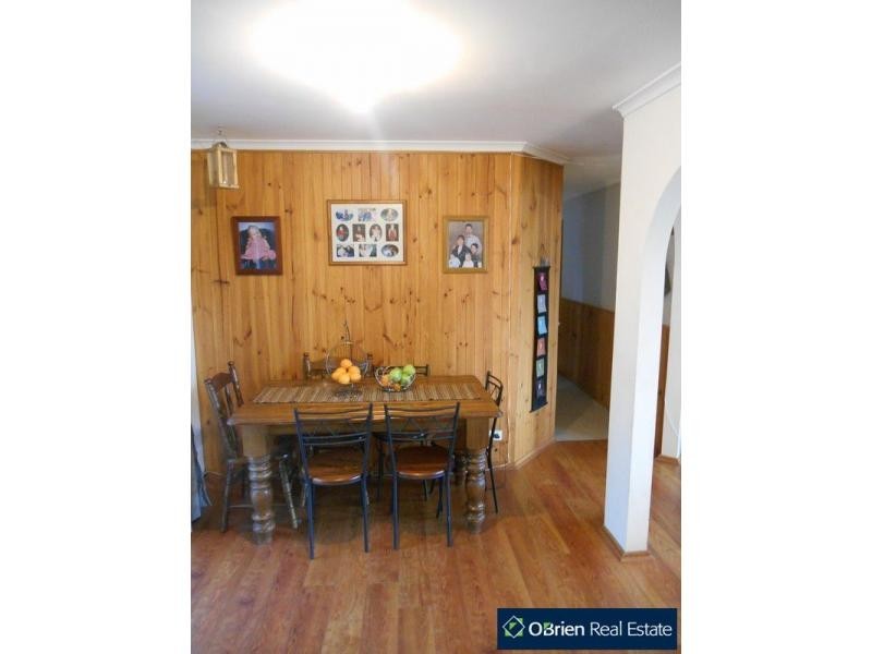 2/17 Fairfield Street, Cranbourne VIC 3977