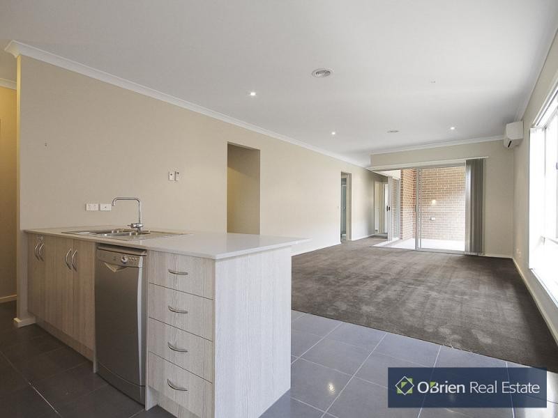 36 Lemon Grove, Cranbourne West VIC 3977