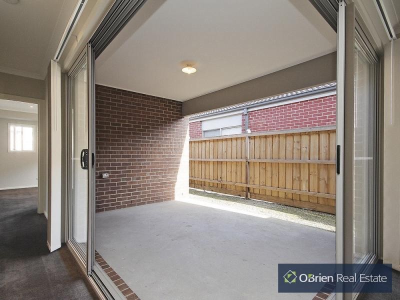36 Lemon Grove, Cranbourne West VIC 3977