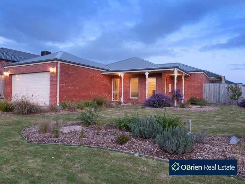 44 Henry Lawson Drive, Pakenham VIC 3810
