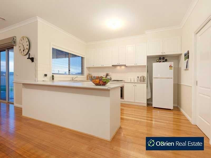 44 Henry Lawson Drive, Pakenham VIC 3810