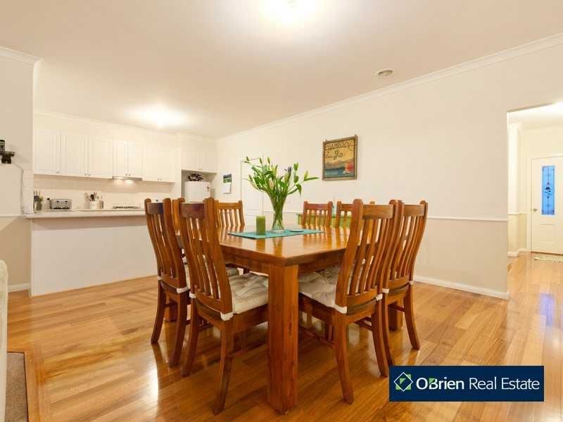 44 Henry Lawson Drive, Pakenham VIC 3810