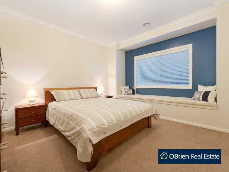 44 Henry Lawson Drive, Pakenham VIC 3810