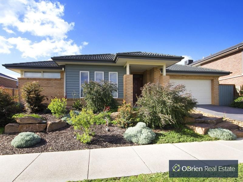 8 Grand Manor Drive, Berwick VIC 3806