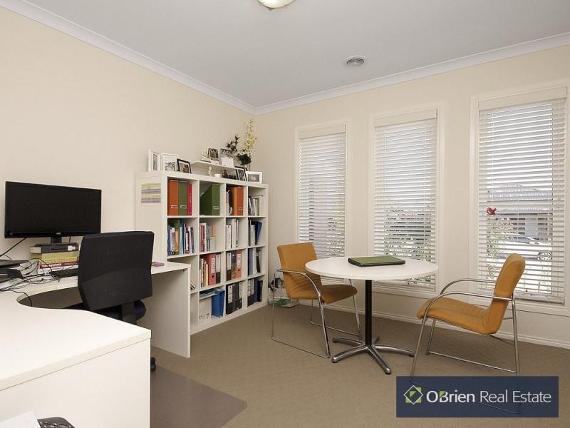 8 Grand Manor Drive, Berwick VIC 3806