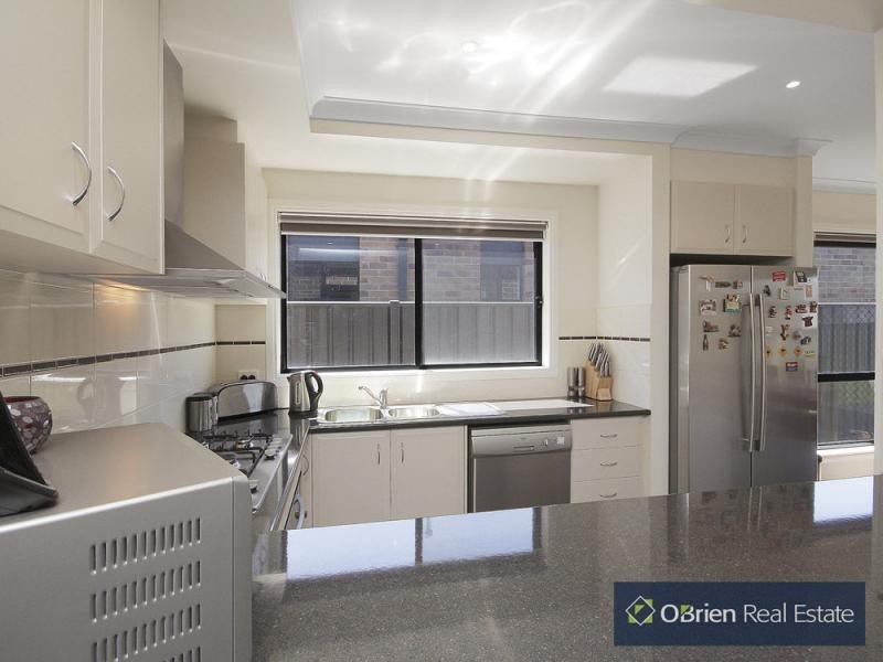 18 Charlock Drive, Cranbourne North VIC 3977